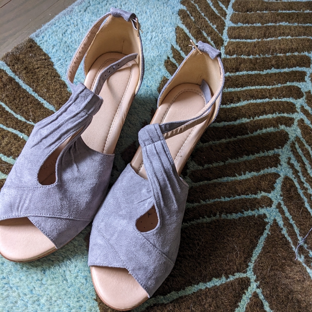 Gray heel wedges